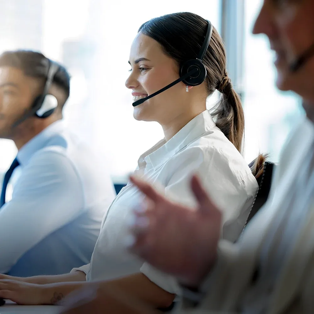 Equipo de atención al cliente listo para ayudarle